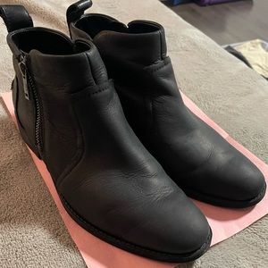 Like new UGG leather boots